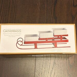 Godinger Red Sleigh Condiment Set with White Scalloped Dishes